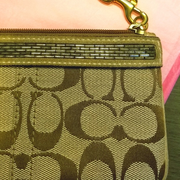 🎁🎗COACH Beaded Leather and Suede Wristlet - Picture 3 of 4